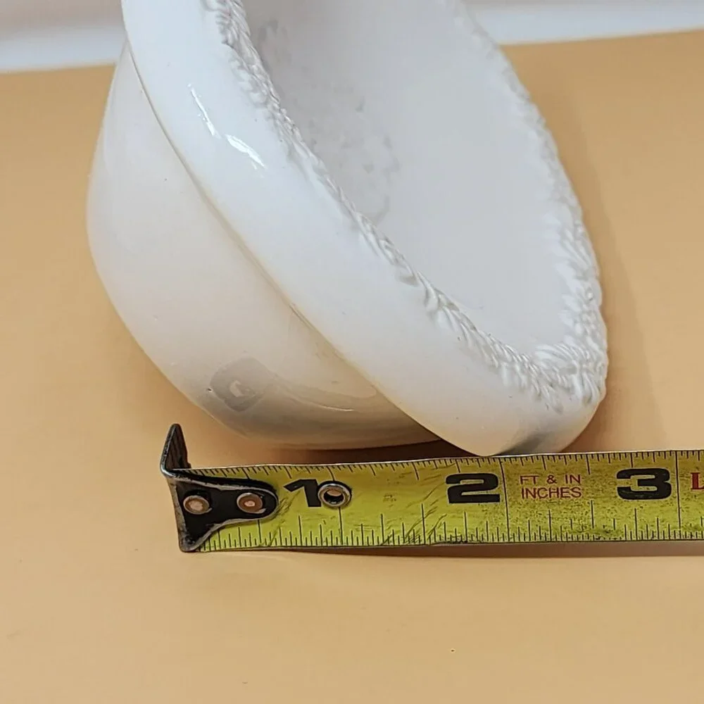 Set Of 2 White Ceramic Floral Soap‎ Dishes With Embossed Design Bathroom Decor